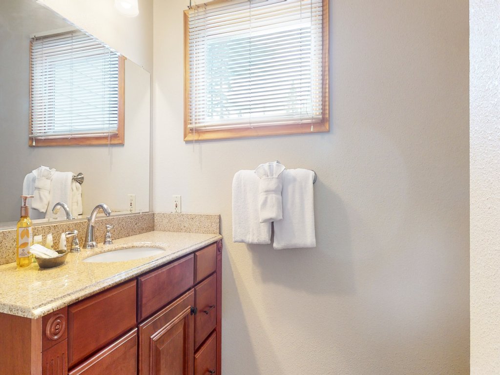Lakeview Villas #28 Vacation Rental in Mammoth Lakes - RedAwning