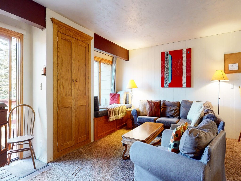 Lakeview Villas #28 Vacation Rental in Mammoth Lakes - RedAwning