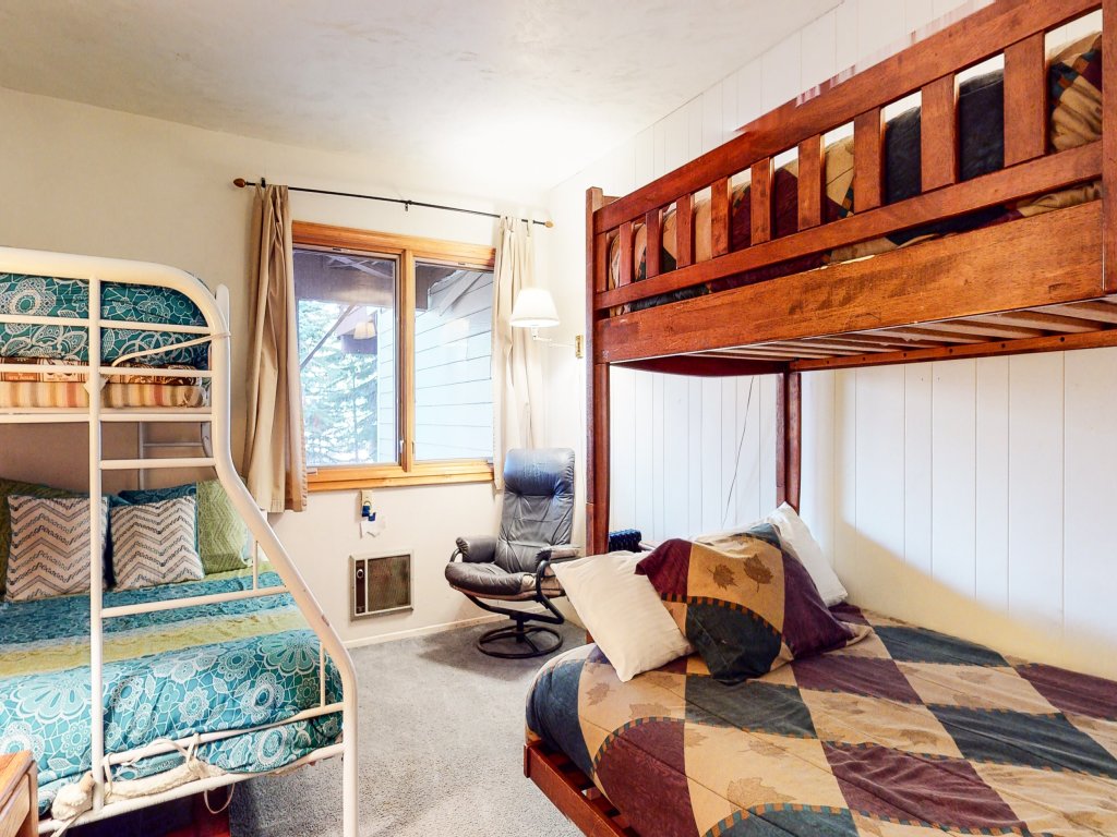 Lakeview Villas #28 Vacation Rental in Mammoth Lakes - RedAwning