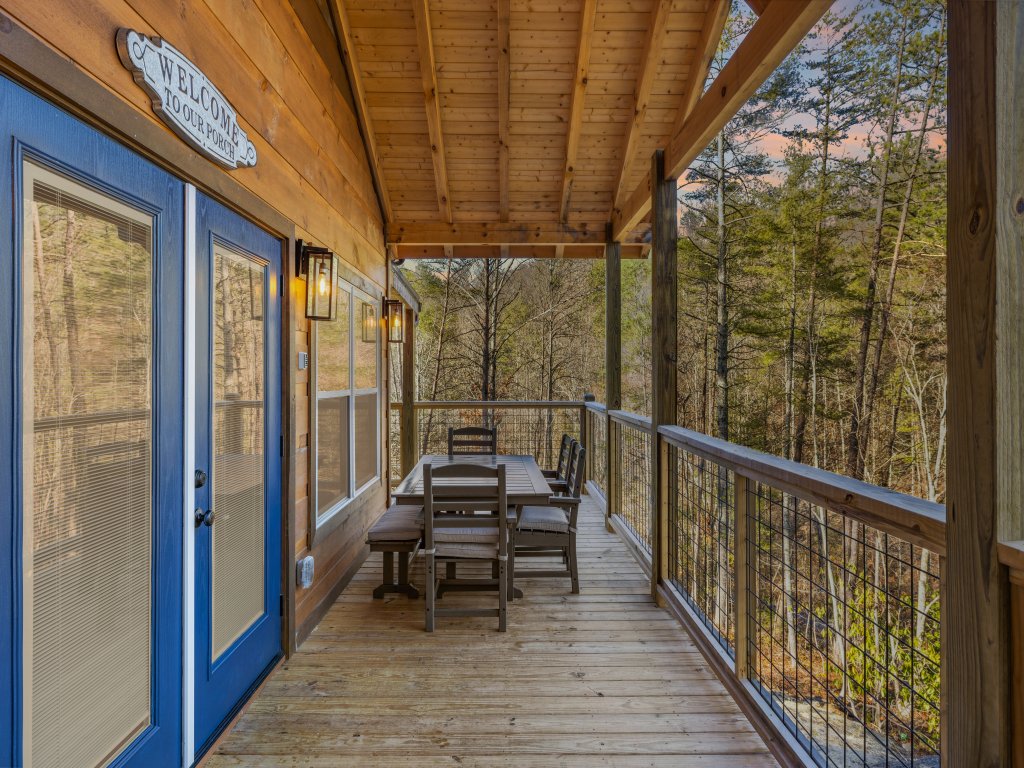 Hillside Hideaway Vacation Rental in Sevierville - RedAwning