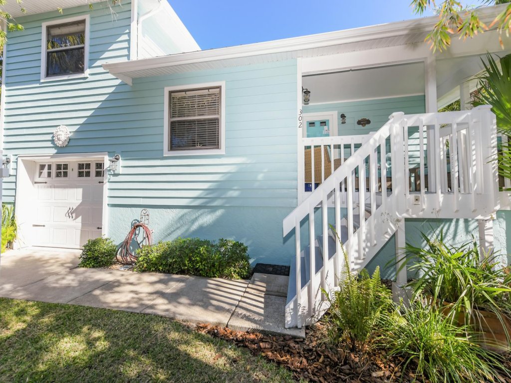 Sunset Beach Vacation Rental in Holmes Beach - RedAwning