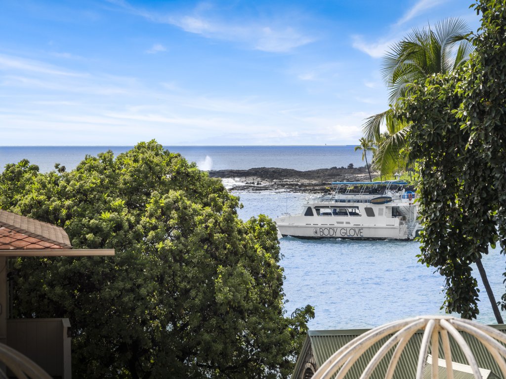 Kona Plaza#202 Vacation Rental in Kailua Kona - RedAwning