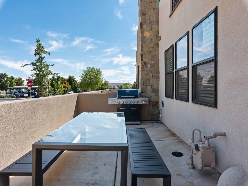 Desert Escape Vacation Rental in Utah - RedAwning