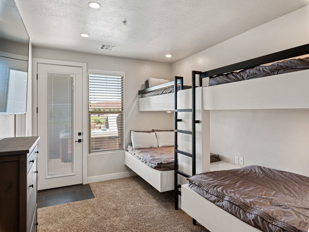 Desert Escape Vacation Rental in Utah - RedAwning