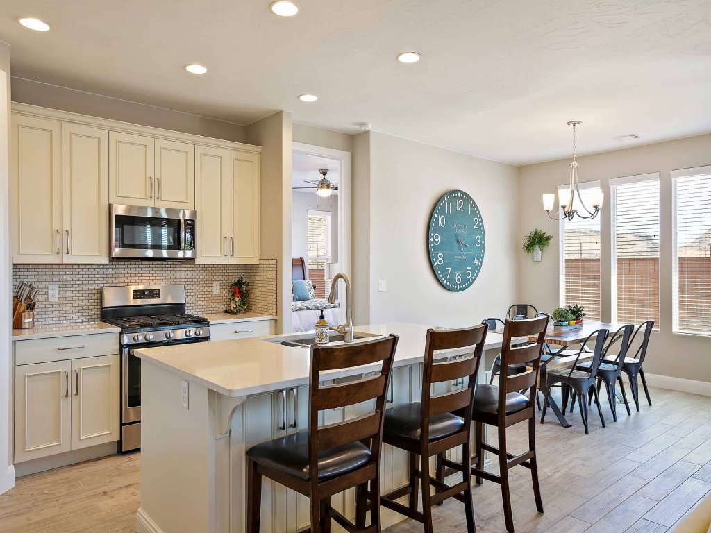 Zion Reunion Poolhouse Vacation Rental in Utah - RedAwning