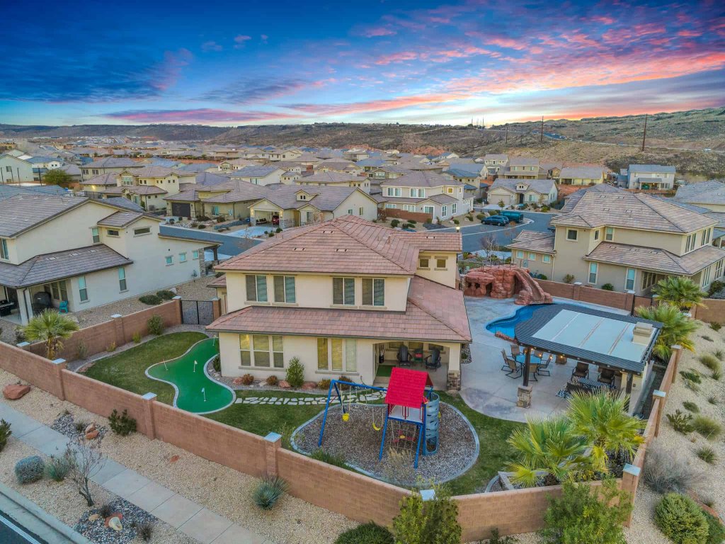 Zion Reunion Poolhouse Vacation Rental in Utah - RedAwning