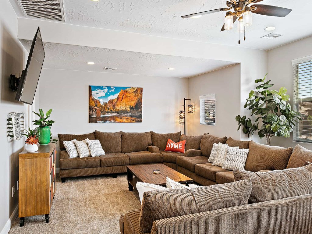 Zion Reunion Poolhouse Vacation Rental in Utah - RedAwning