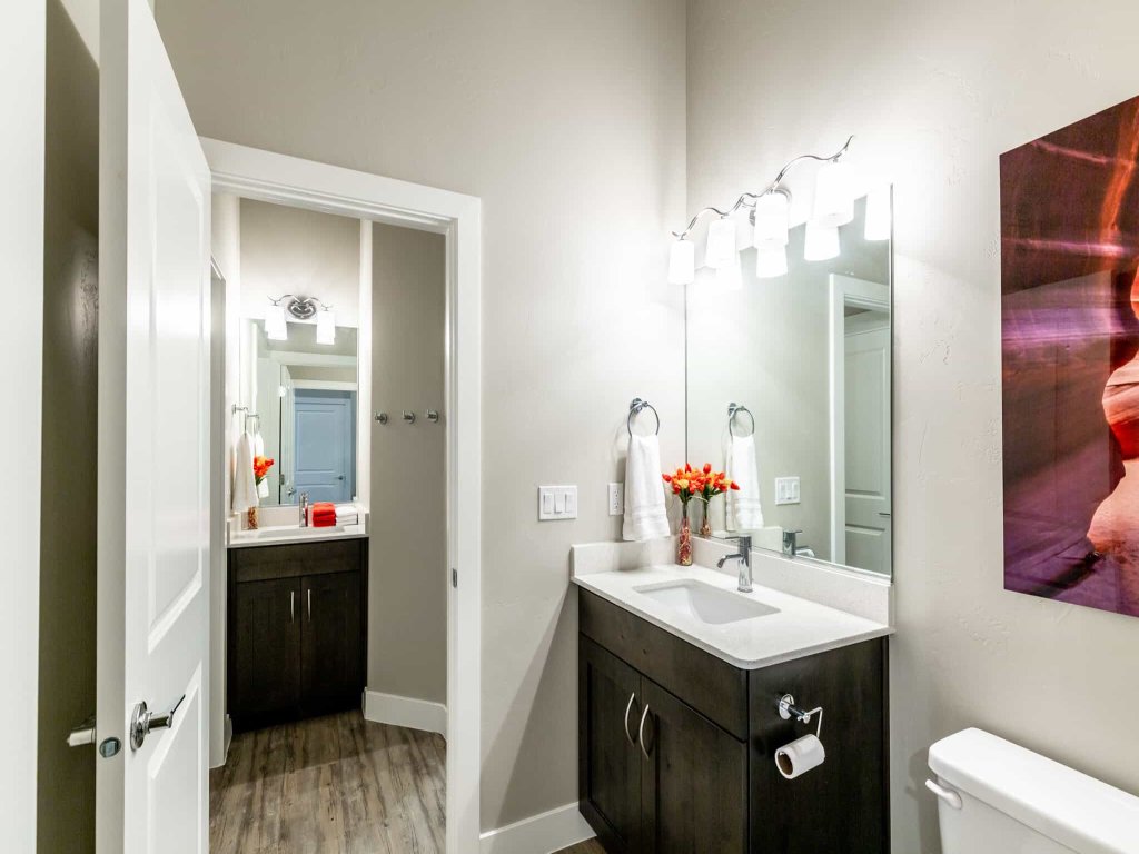 The Penthouse S402 Vacation Rental in Utah - RedAwning