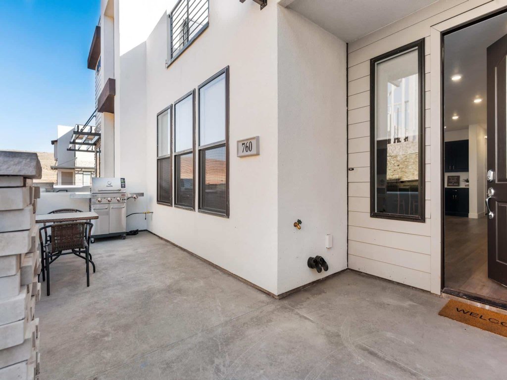 Desert Color Hideaway Vacation Rental in Utah - RedAwning