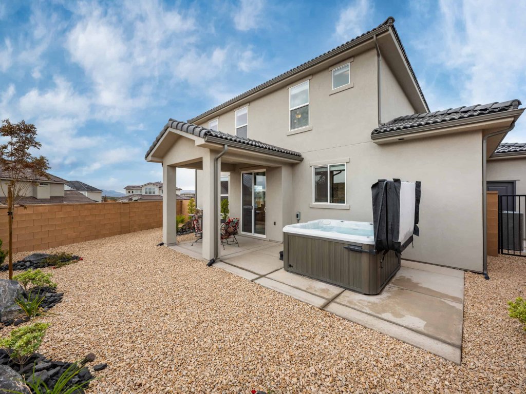 The Bend at Paseos Vacation Rental in Utah - RedAwning