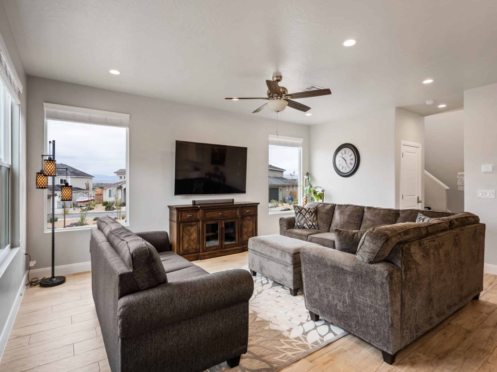 The Bend at Paseos Vacation Rental in Utah - RedAwning
