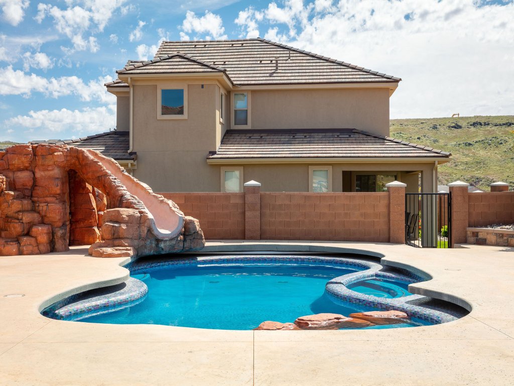 Zion Poolhouse Vacation Rental in Utah - RedAwning
