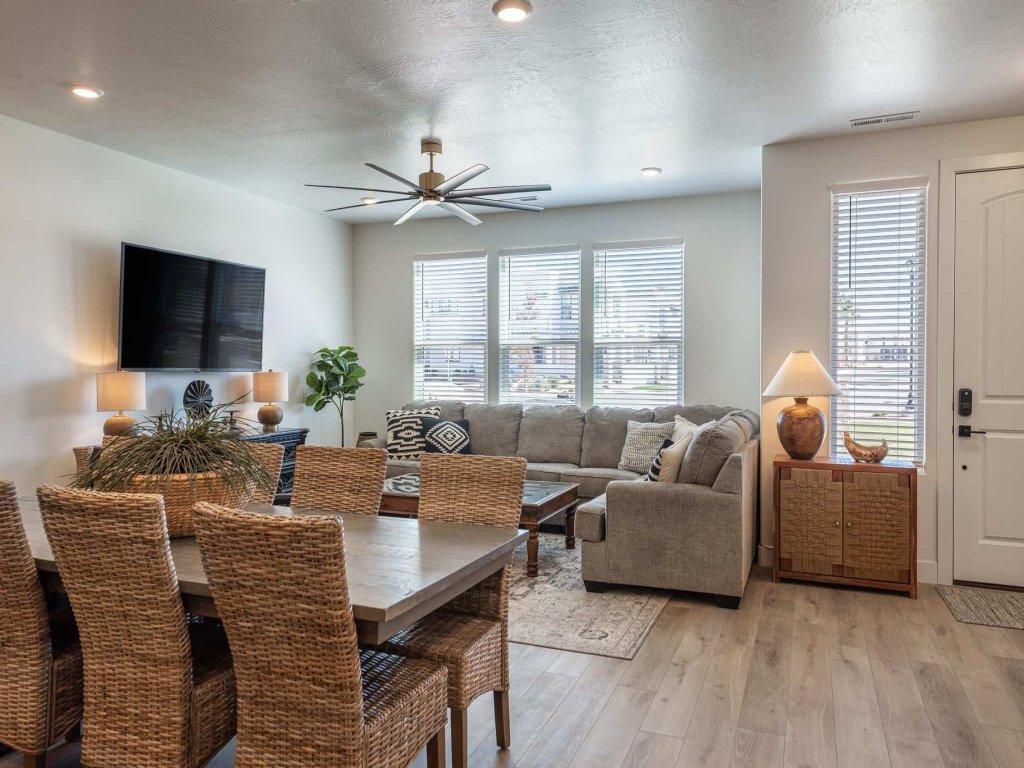Desert Azul Vacation Rental in Utah - RedAwning