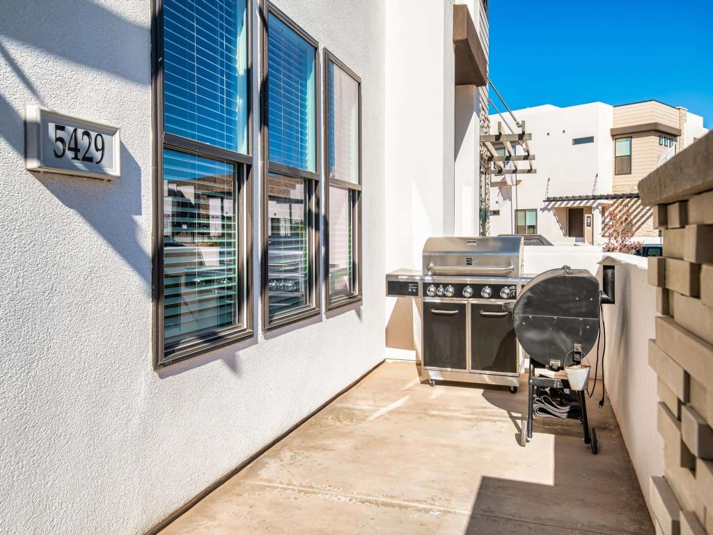 Desert Azul Vacation Rental in Utah - RedAwning