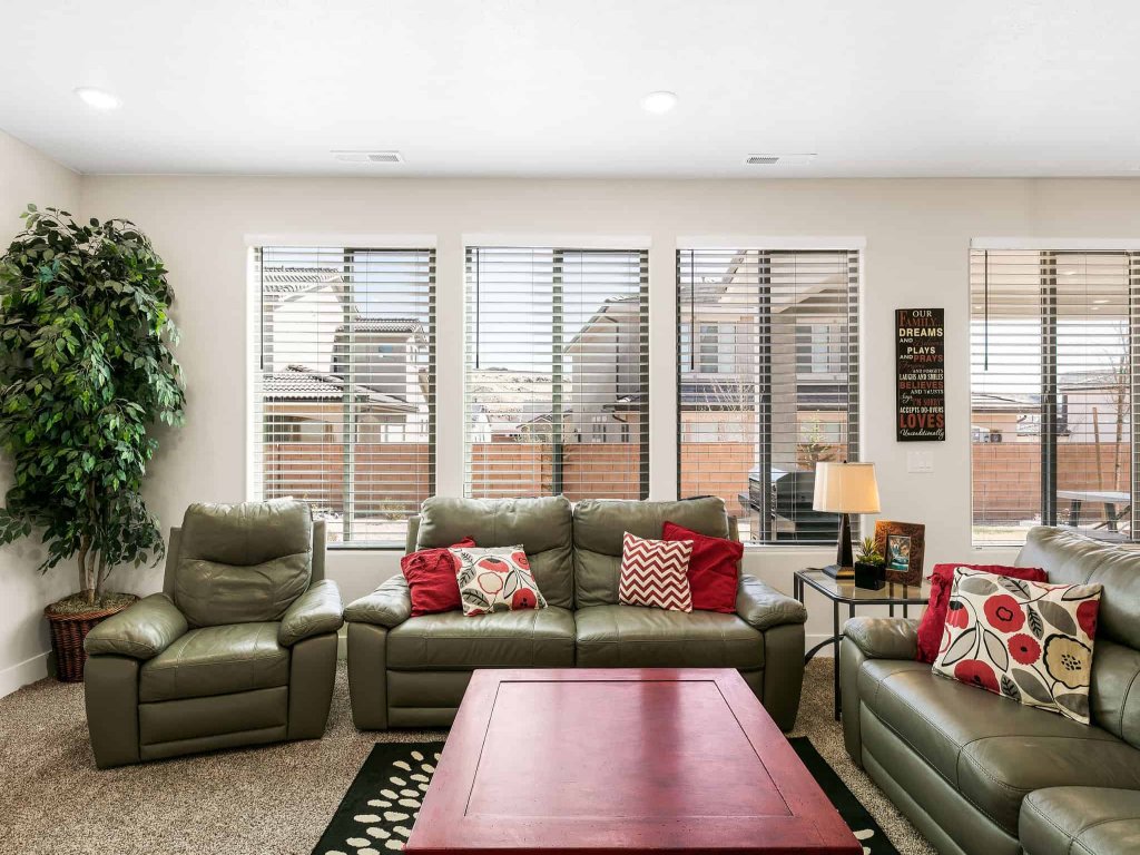 Desert Rose Vacation Rental in Utah - RedAwning