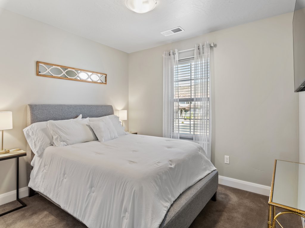 Sunshine Seekers Vacation Rental in Utah - RedAwning