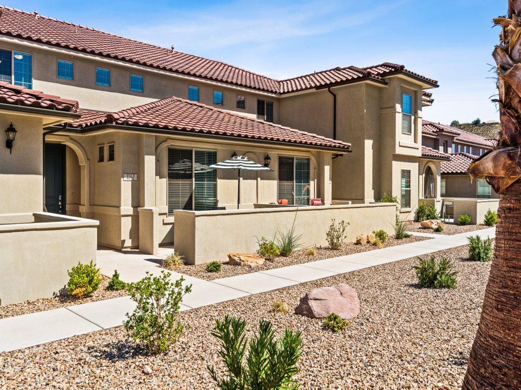 Sunshine Seekers Vacation Rental in Utah - RedAwning