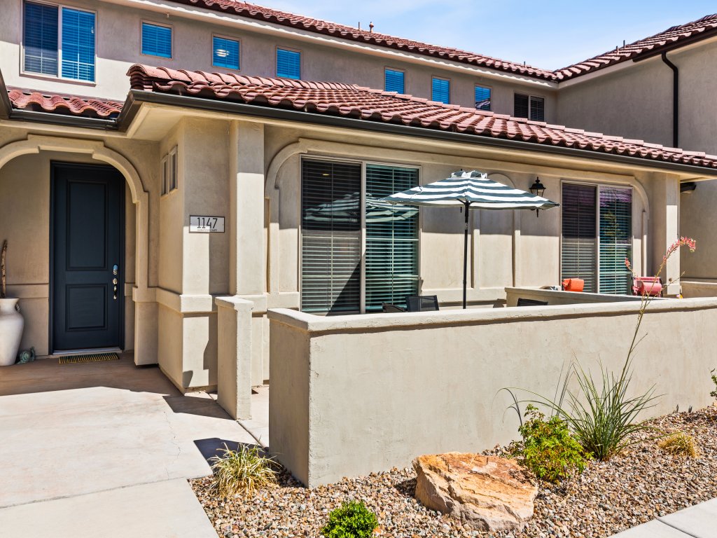Sunshine Seekers Vacation Rental in Utah - RedAwning