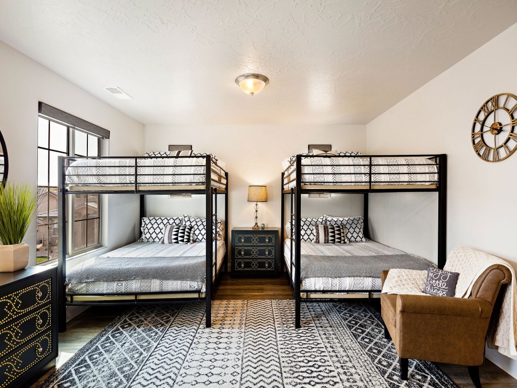 Zion Sunrise Vacation Rental in Utah - RedAwning