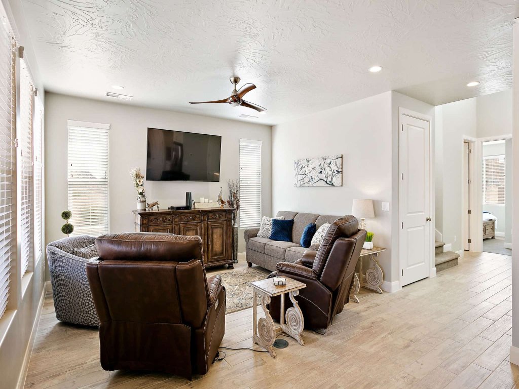 Curtis Ladera Vacation Rental in Utah - RedAwning