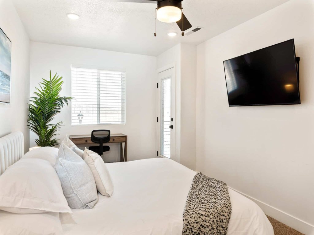 Coconut Cove #102 Vacation Rental in Utah - RedAwning