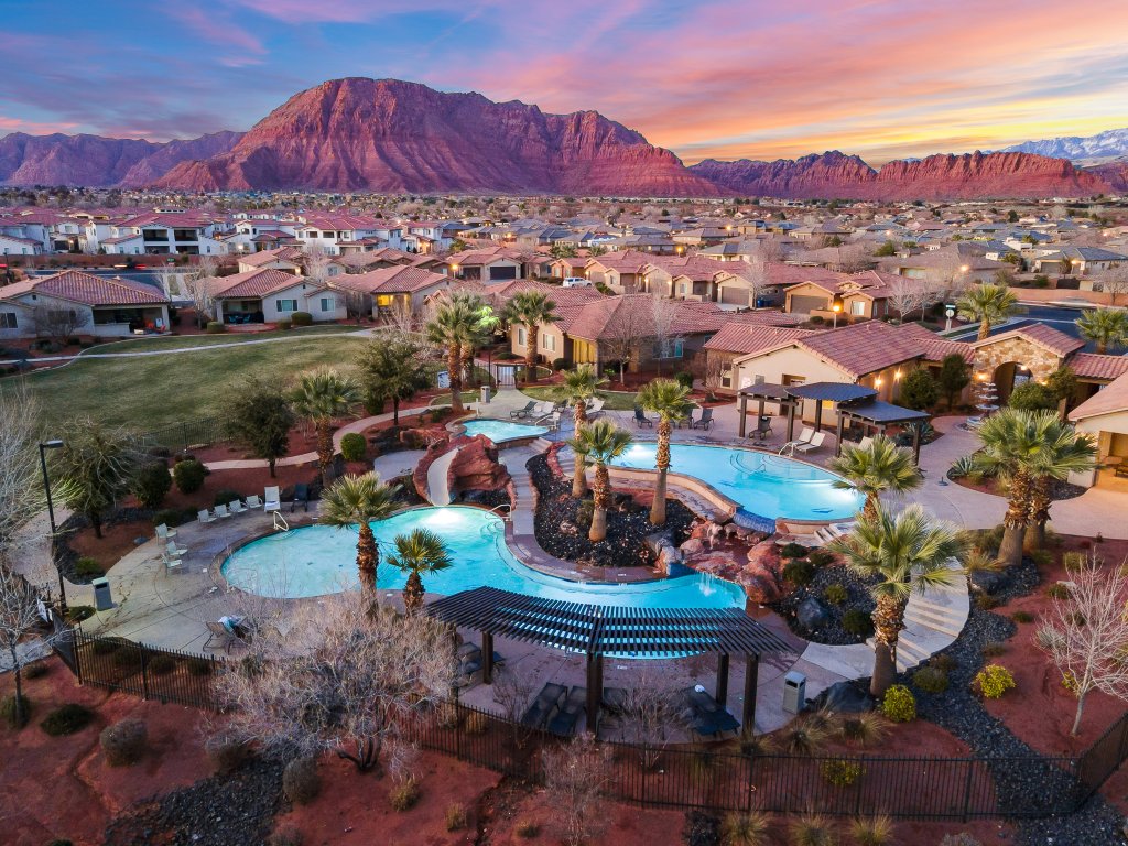 Sunshine in Paradise #27 Vacation Rental in Utah - RedAwning