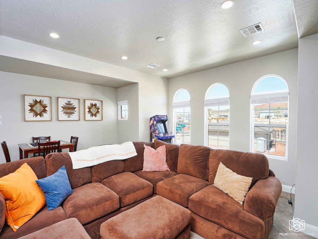 The Jungalow Vacation Rental in Utah - RedAwning
