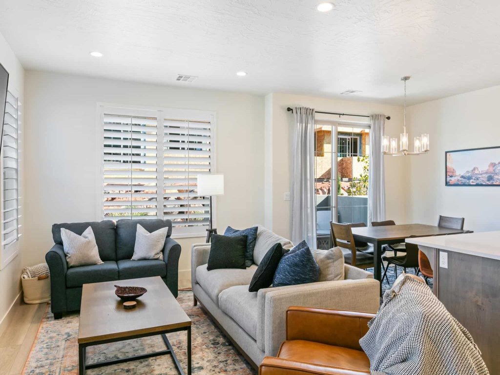 Rally Point Vacation Rental in Utah - RedAwning