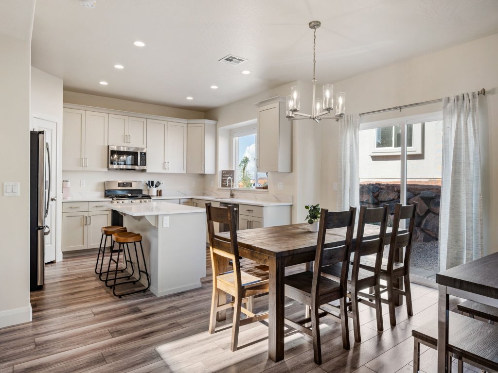 Rustico Roost Vacation Rental in Utah - RedAwning