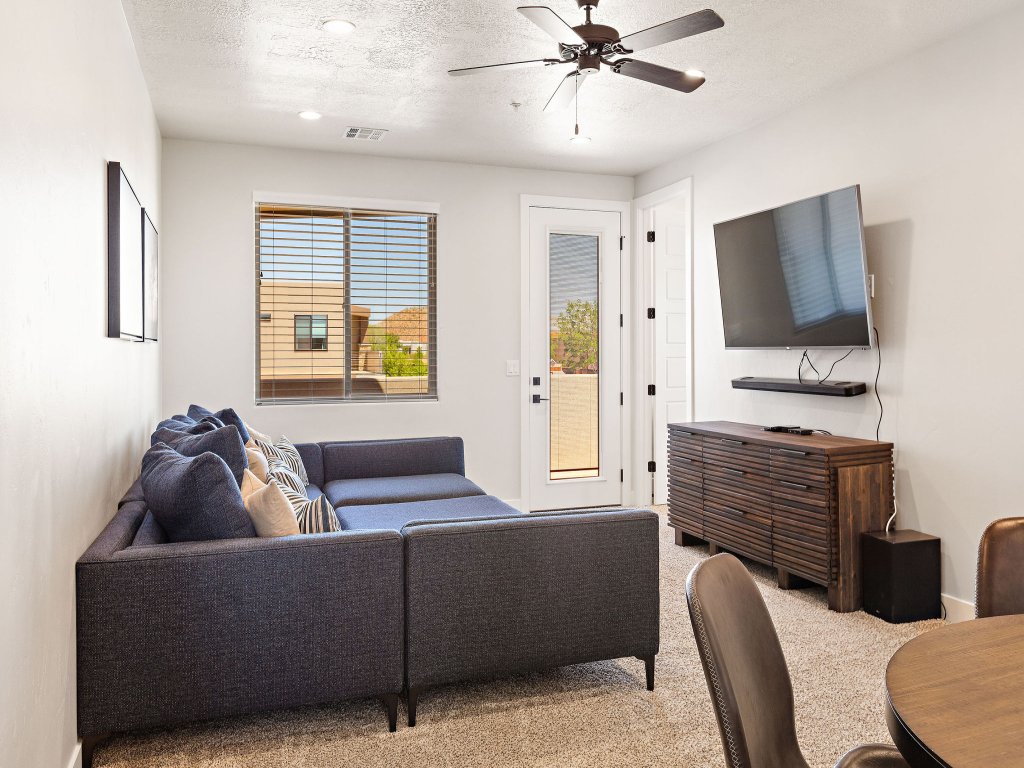 Reunion HQ Vacation Rental in Utah - RedAwning