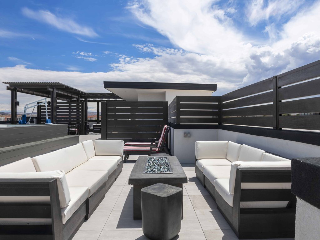 Sixteen Sandals Vacation Rental in St. George - RedAwning
