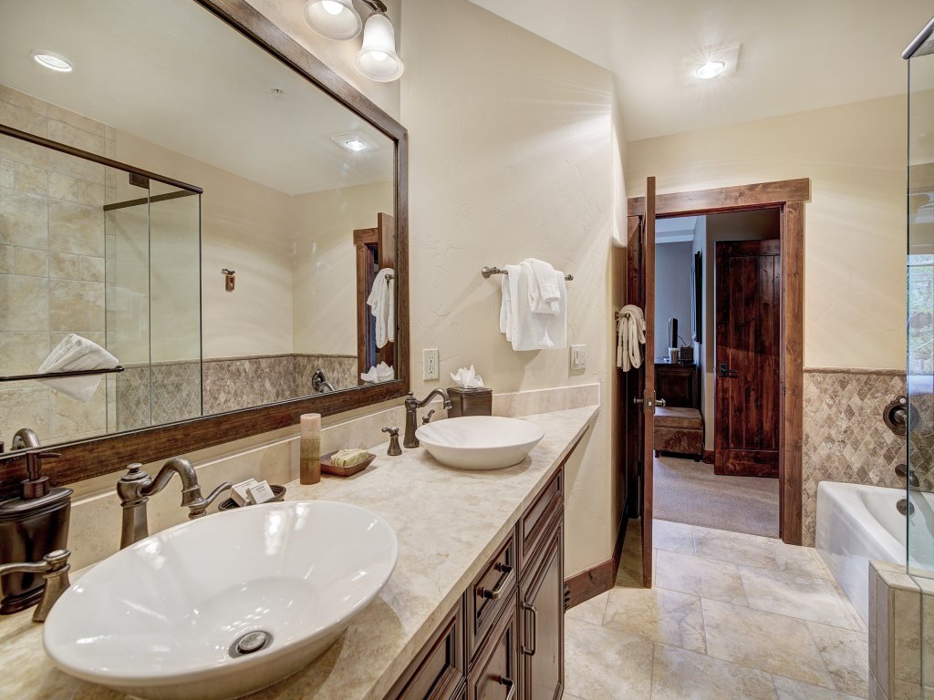 True Ski-in/Ski-out Luxury Condo on Peak 7 Vacation Rental in Breckenridge - RedAwning