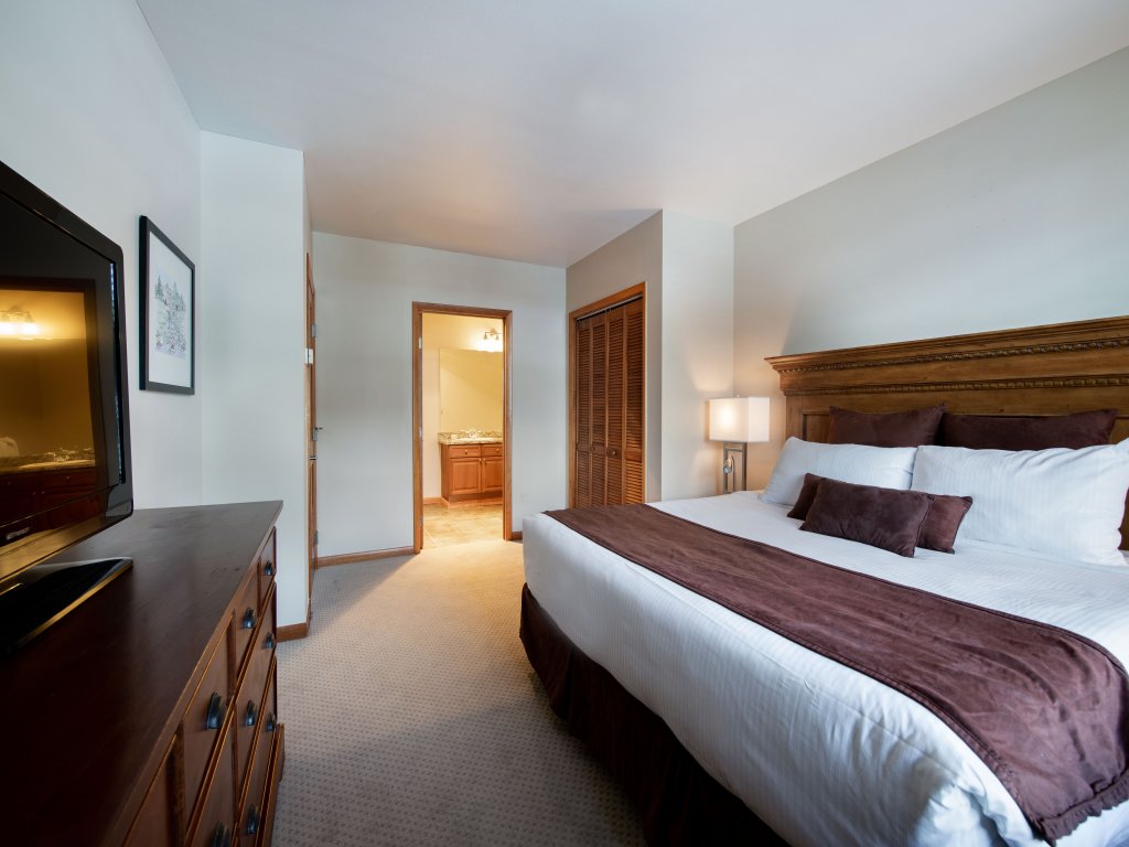 Family Ski Condo with Continental Divide View - Zephyr Mountain Lodge Value-Rated 2508 Vacation Rental in Winter Park - RedAwning