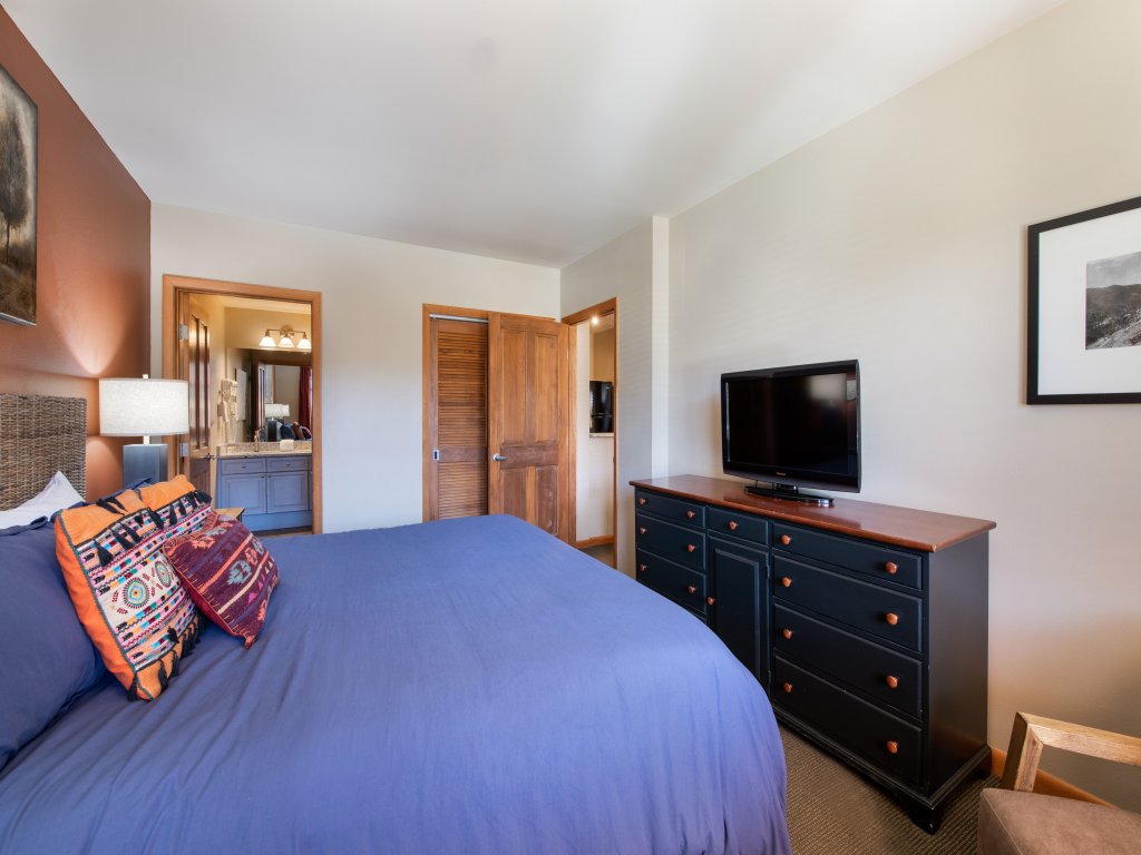 Continental Divide View Riverside Condo - Zephyr Mountain Lodge Select-Rated 2510 Vacation Rental in Winter Park - RedAwning