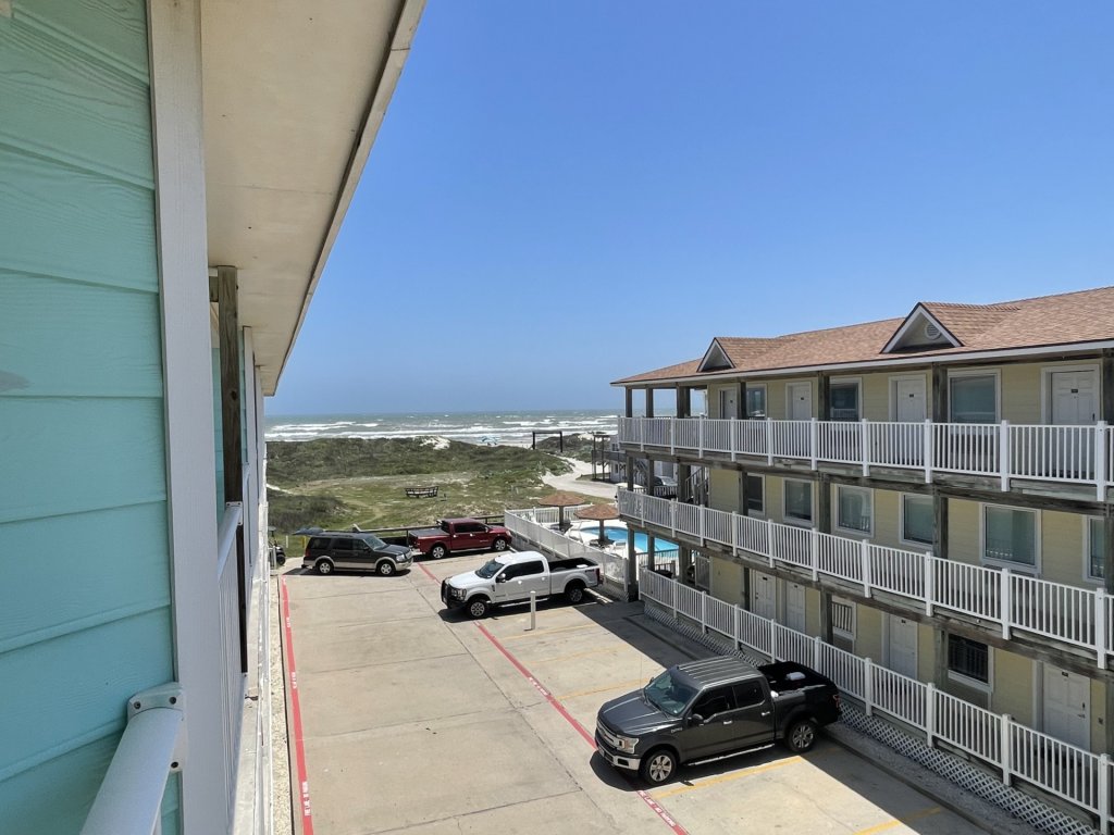 Beachgate Condo Suites and Hotel 537a+537b Vacation Rental in Port Aransas - RedAwning
