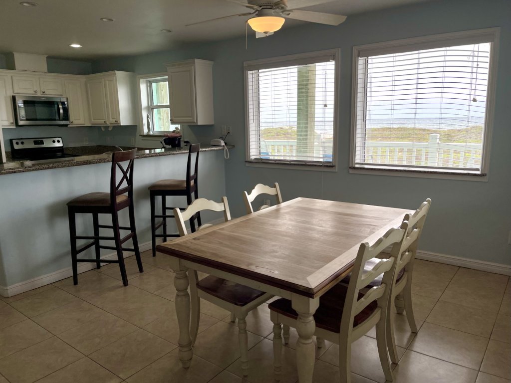 Beachgate Condo Suites and Hotel 521 Vacation Rental in Port Aransas - RedAwning