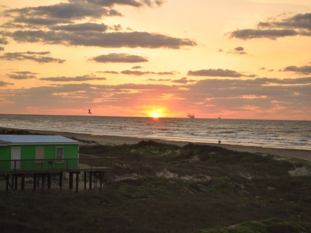 Beachgate Condo Suites and Hotel 231 and 233 Vacation Rental in Port Aransas - RedAwning