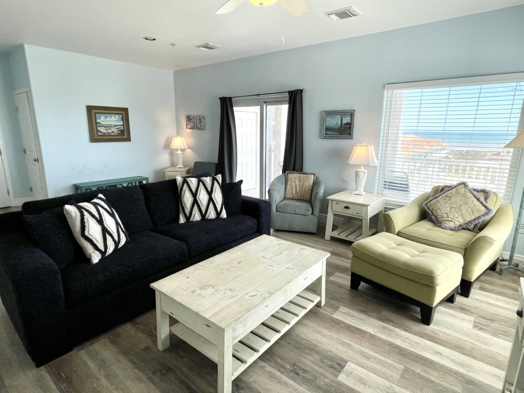 Beachgate Condo Suites and Hotel 331 - 332 Vacation Rental in Port Aransas - RedAwning