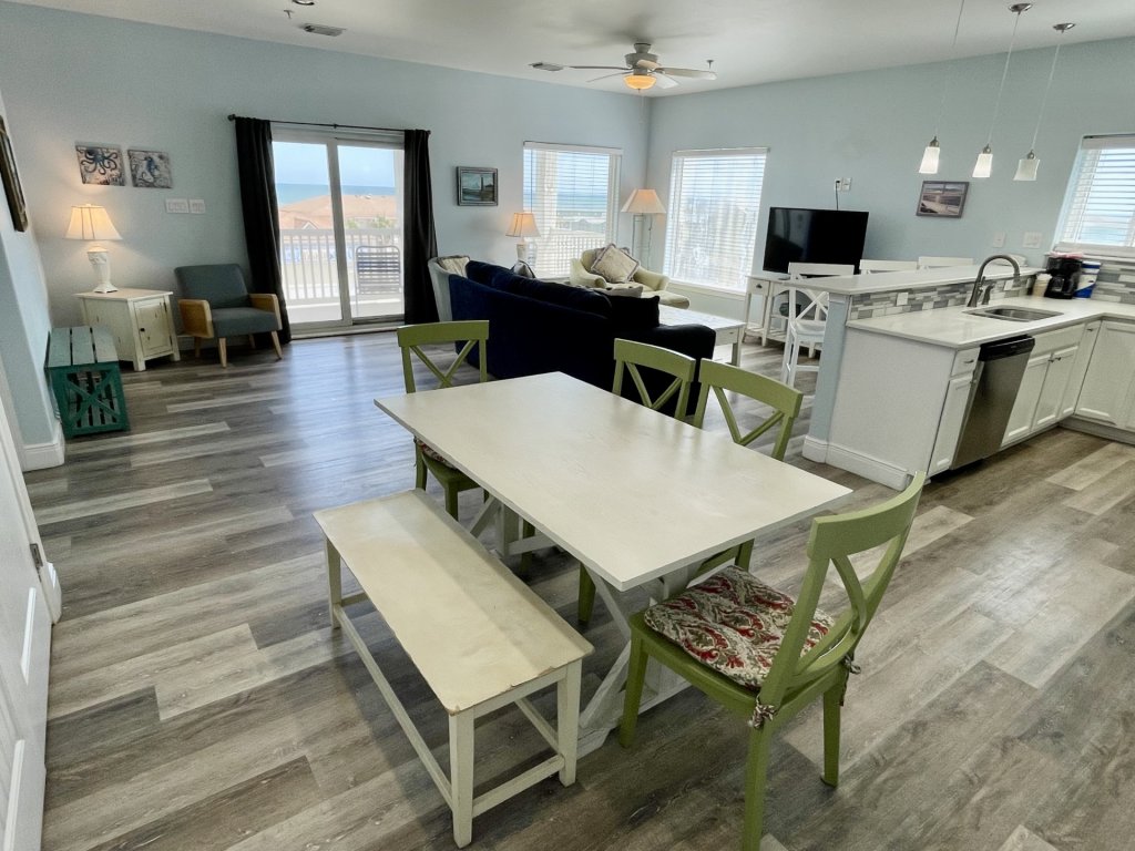 Beachgate Condo Suites and Hotel 331 - 332 Vacation Rental in Port Aransas - RedAwning