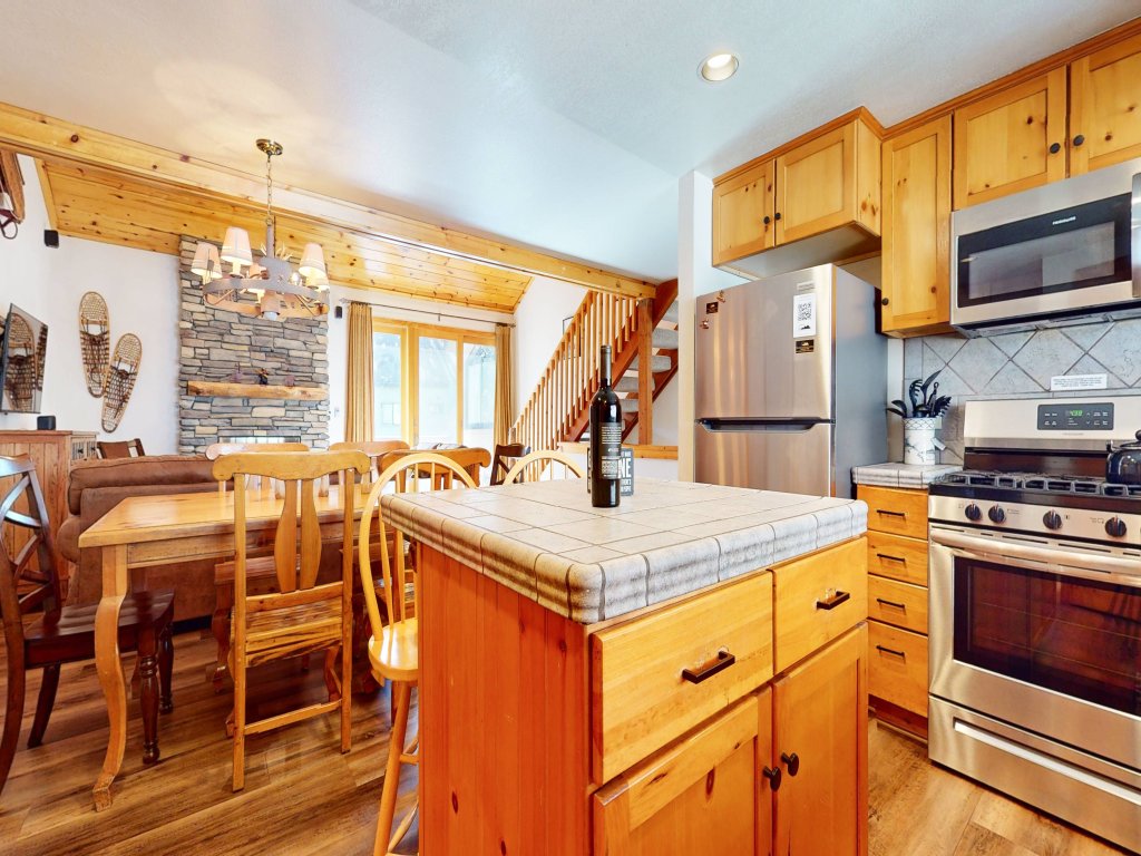 Mammoth Sierra Townhomes #18 Vacation Rental in Mammoth Lakes - RedAwning