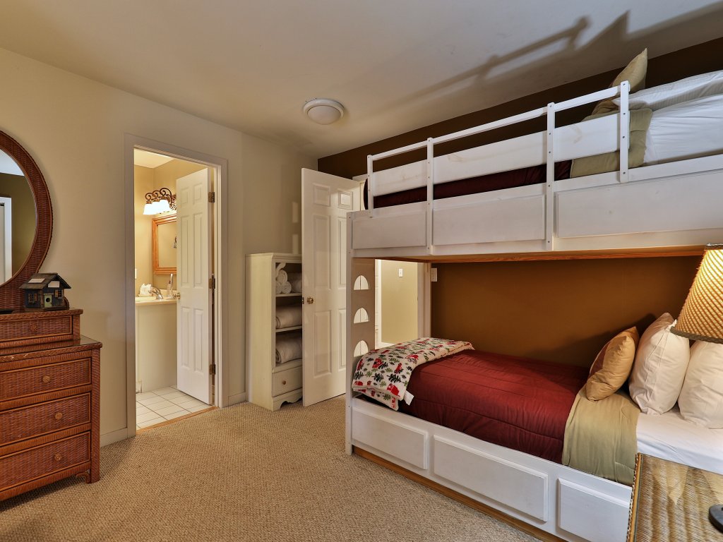 Tanglewood Blues Vacation Rental in Killington - RedAwning