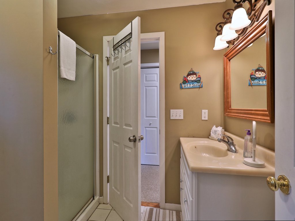 Tanglewood Blues Vacation Rental in Killington - RedAwning