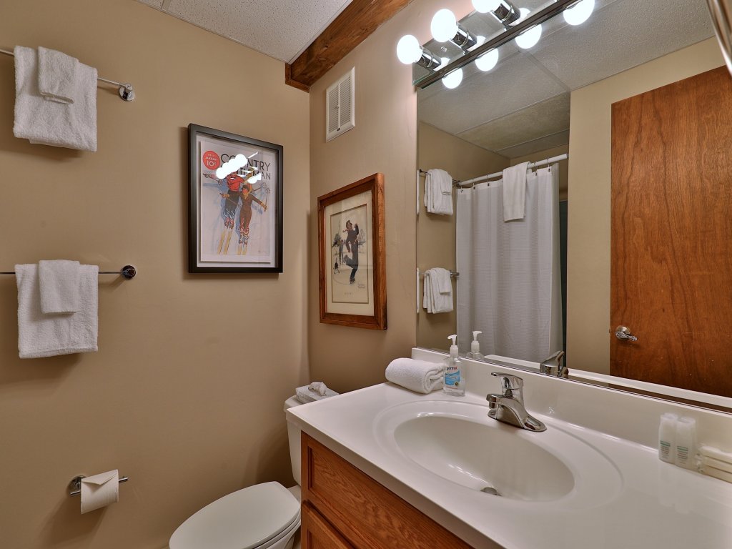 Hemlock Ridge 2B Vacation Rental in Killington - RedAwning