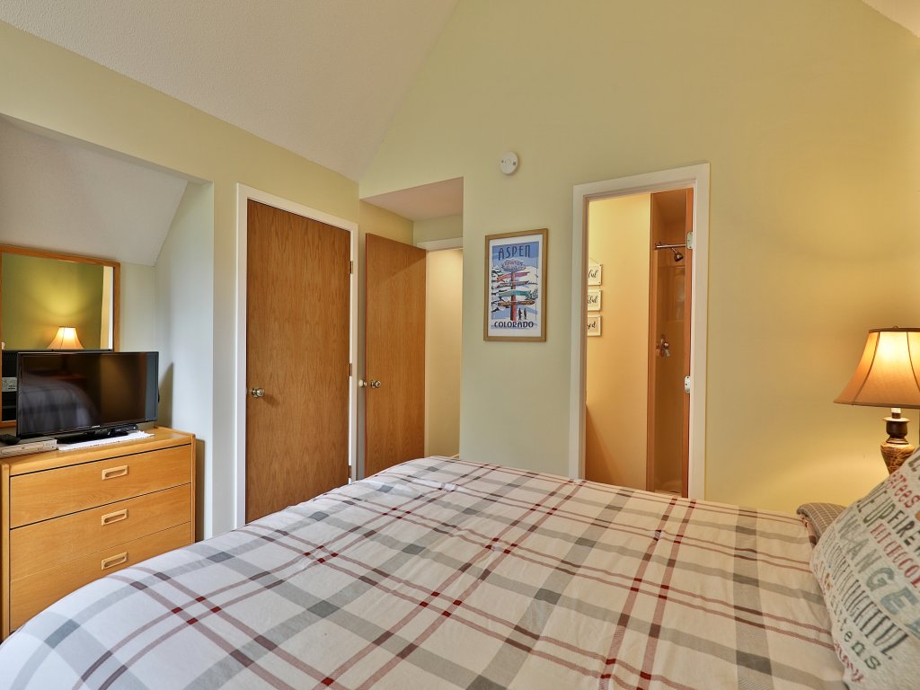 Fall Line Condo G2A/B Vacation Rental in Killington - RedAwning