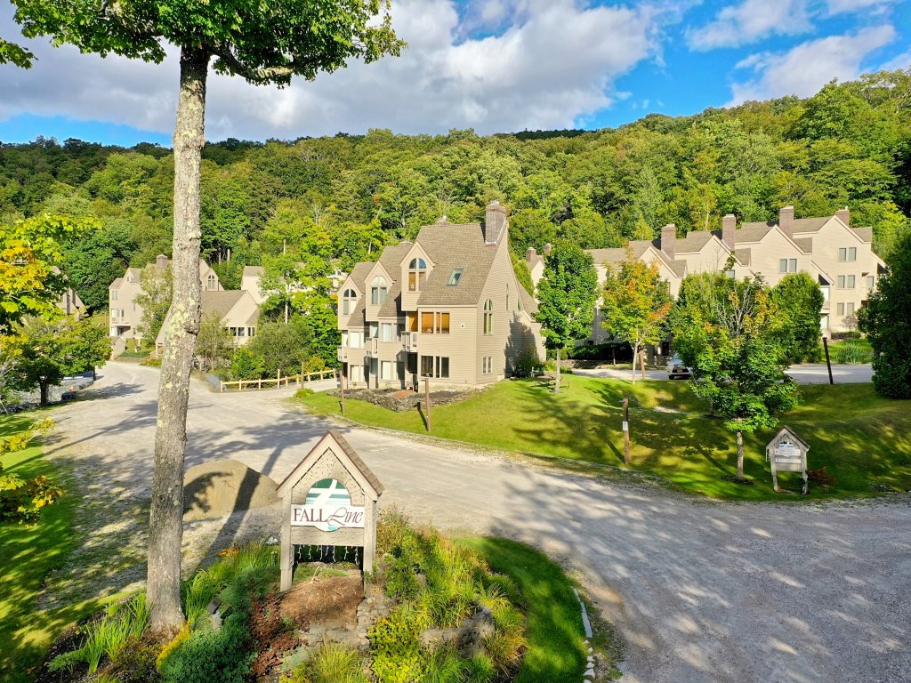 Fall Line Condo G2A/B Vacation Rental in Killington - RedAwning