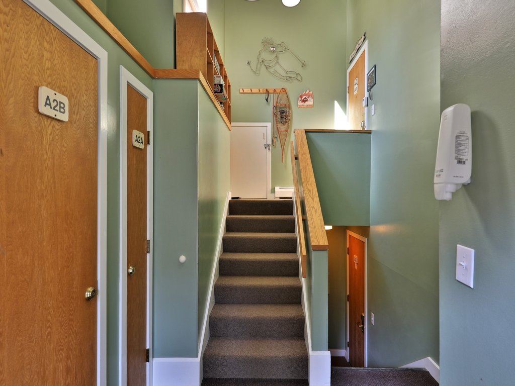 Fall Line Condo A1 (How to Lose Your Ski Pass in 10 Days) Vacation Rental in Killington - RedAwning