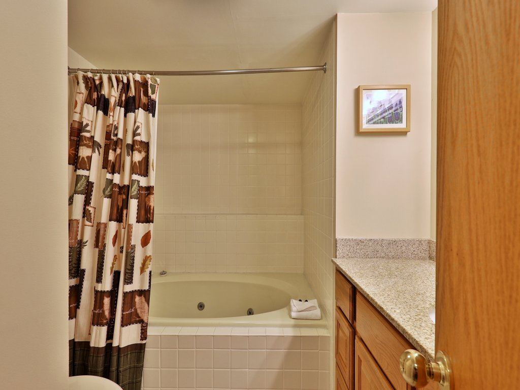 Fall Line Condo A1 (How to Lose Your Ski Pass in 10 Days) Vacation Rental in Killington - RedAwning