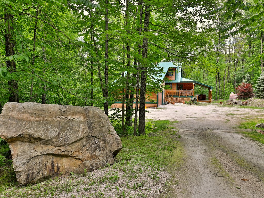 Tanglewood Chalet Vacation Rental in Killington - RedAwning