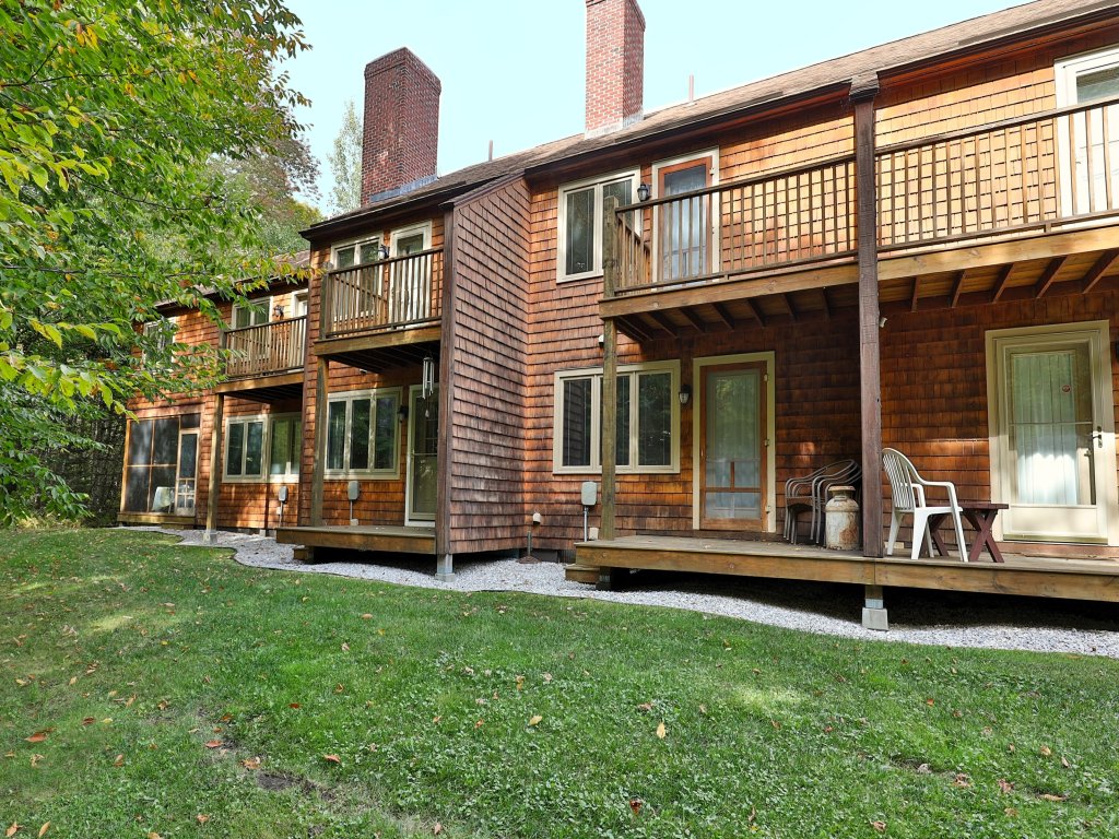 Glazebrook J3 Vacation Rental in Killington - RedAwning