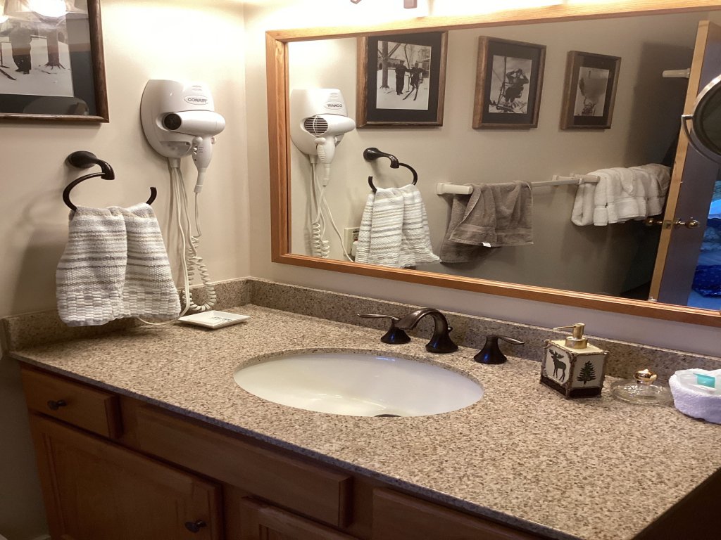 Fall Line Condo E6 Vacation Rental in Killington - RedAwning